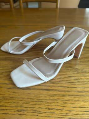 Nude Strappy Block Heel Sandals Square Toe Size 7